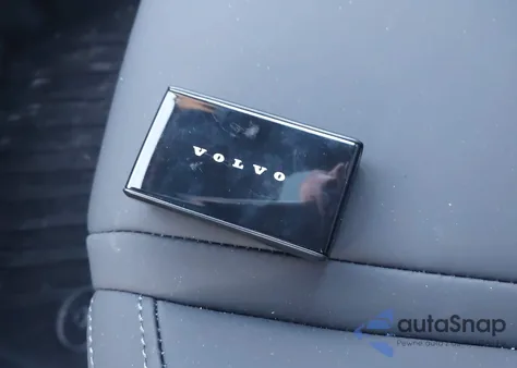 2025 Volvo Ex30 Twin Motor Ultra z USA, uszkodzony, nr VIN YV4EK3ZL9SS135223